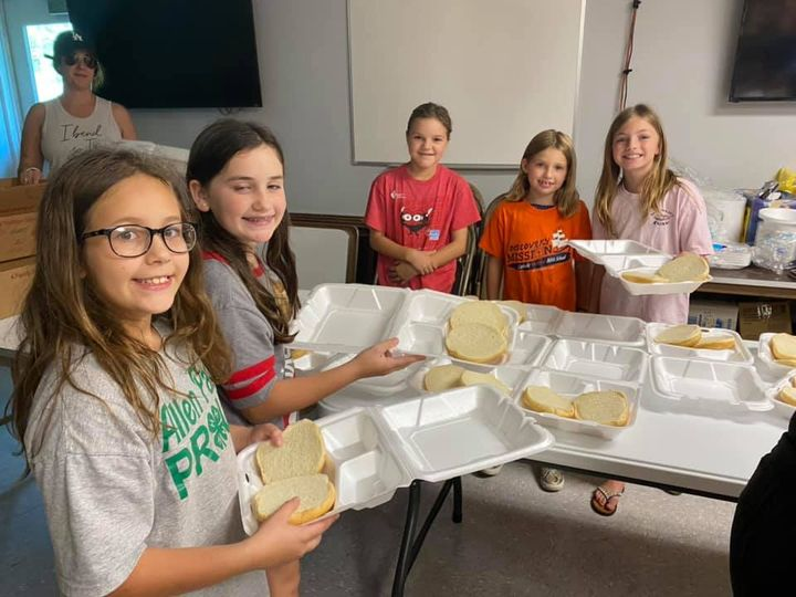 Louisiana 4-H families help one another with Hurricane Laura recovery 